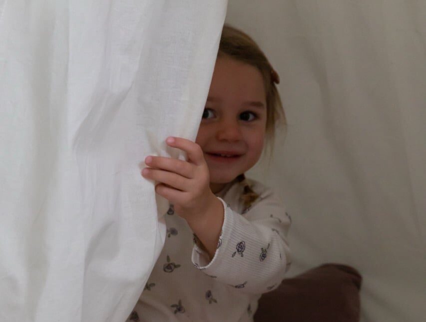 Toujours des difficultés avec la routine du coucher depuis le passage à l&rsquo;heure d&rsquo;été? Nos conseils pour remettre vos petits sur les rails!